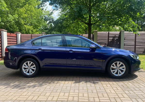 Volkswagen Passat cena 73900 przebieg: 99600, rok produkcji 2019 z Warszawa małe 596